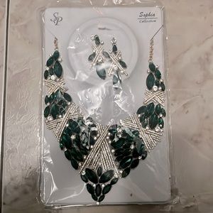 Very nice elegant necklace set brand new